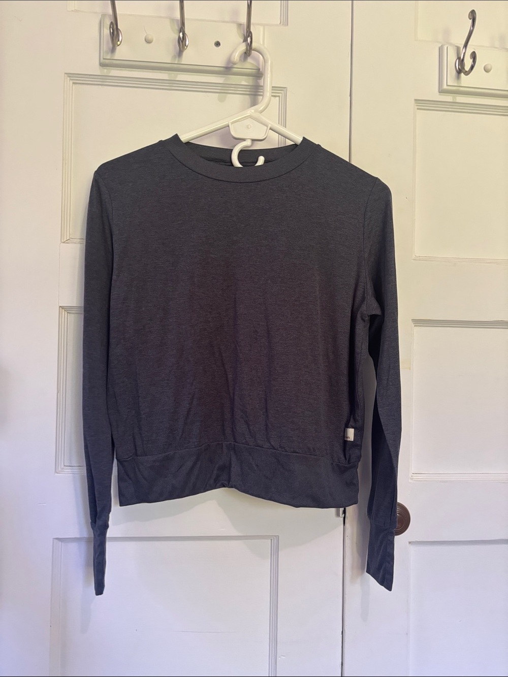 Vuori | Charcoal Gray Long Sleeve Crew Neck Top